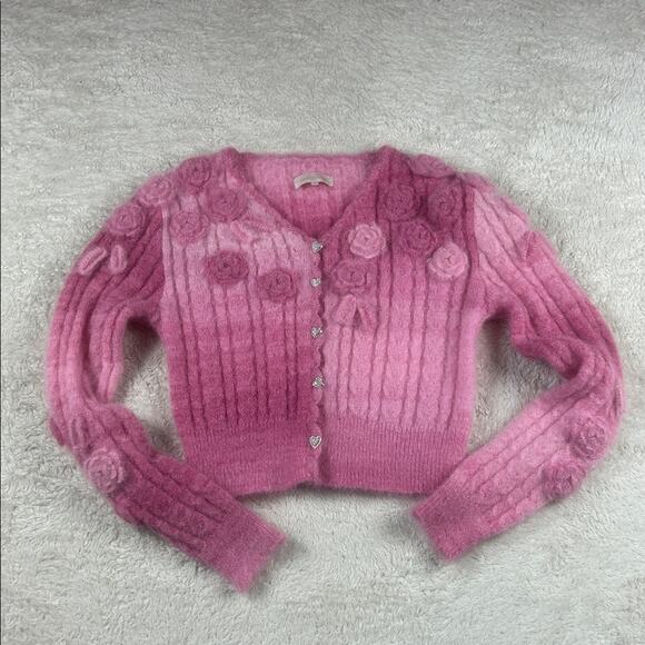 Lait Liza pink cropped cardigan with hand knit roses, med - Picture 3 of 7